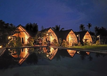 Lumbung Suite | Desk, rollaway beds, free WiFi, bed sheets