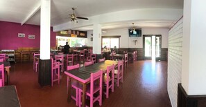 Tägliches inbegriffenes kontinentales Frühstück