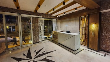 Quầy tiếp tân