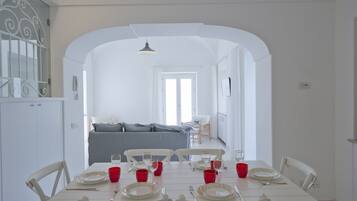 Villa, 3 Bedrooms | In-room dining