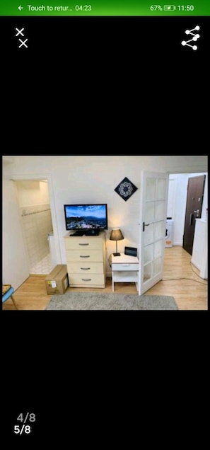 Television - ParkWest Apartments (London)