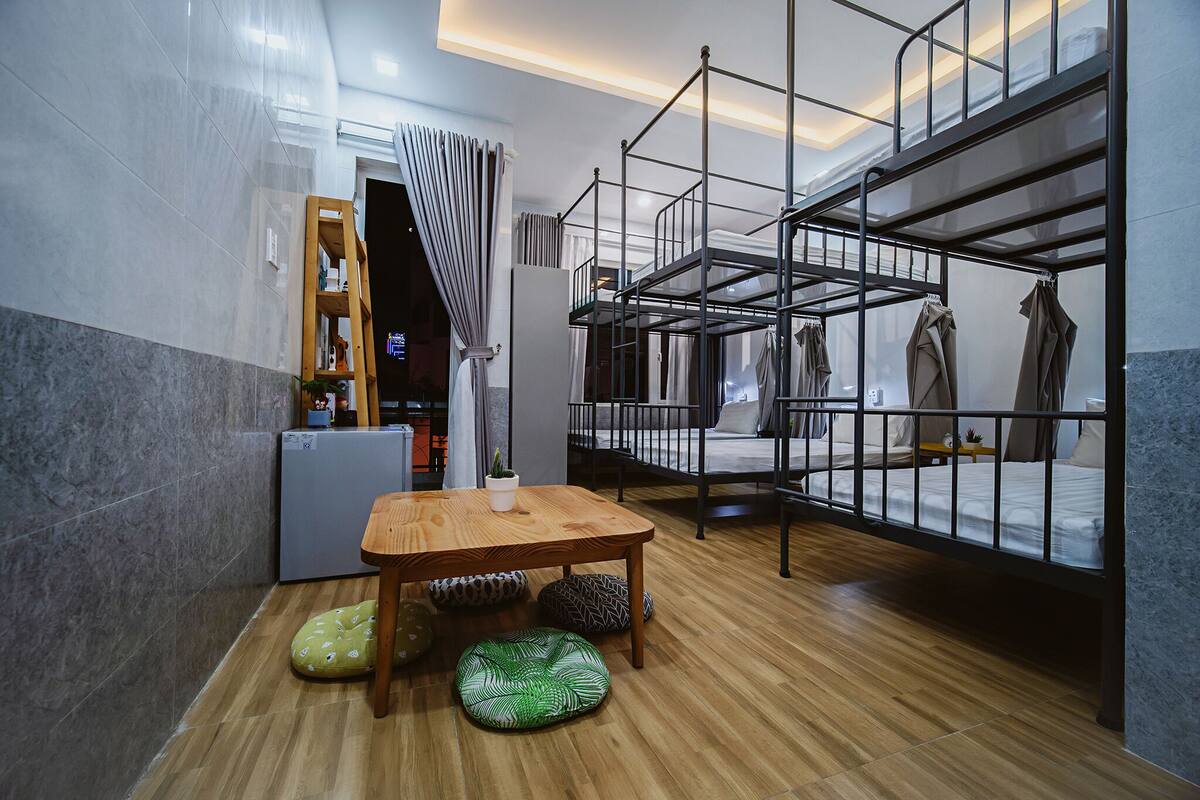 Minibar, iron/ironing board, free WiFi, bed sheets