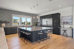 Fridge, microwave, oven, stovetop - Castawaves - Massive Luxurious Home Near the Beach with Large Outdoor Pool Area & Putting Green (Miramar Beach)