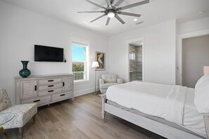 9 bedrooms, free WiFi, bed sheets