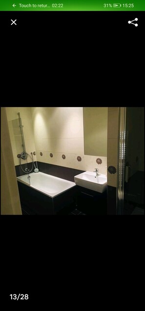 Doppelzimmer | Badezimmer | Dusche, kostenlose Toilettenartikel, Haartrockner, Handtücher