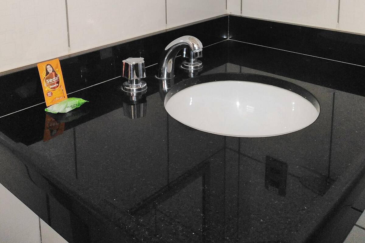 Basic Double or Twin Room | Bathroom sink