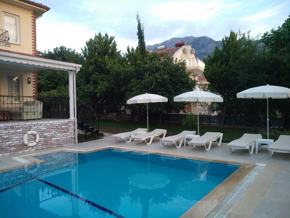 Outdoor pool, pool loungers