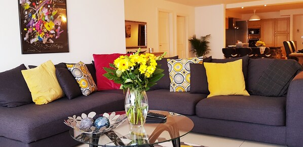 City Apartment | Living room