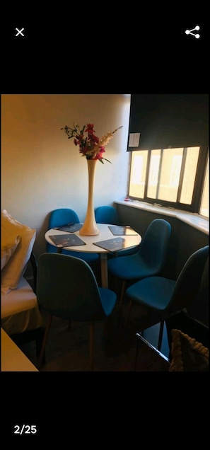 In-room dining - Dudley Court (London)
