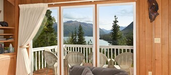 Eagle's Haven - Entire Cabin 6 bd w/ 2 LivingAreas