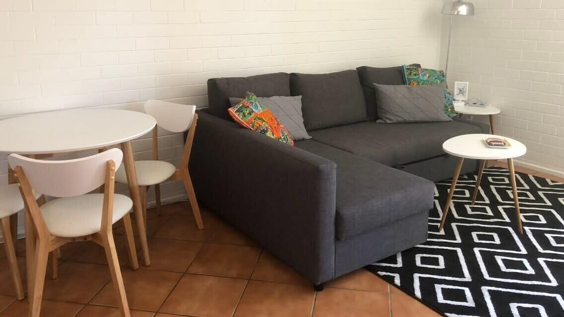 Lovely 1 Bedroom Apartment Steps to the Beach