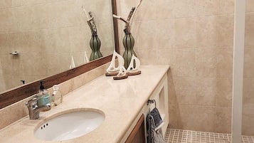 Suihku, pyyhkeet, vessapaperi