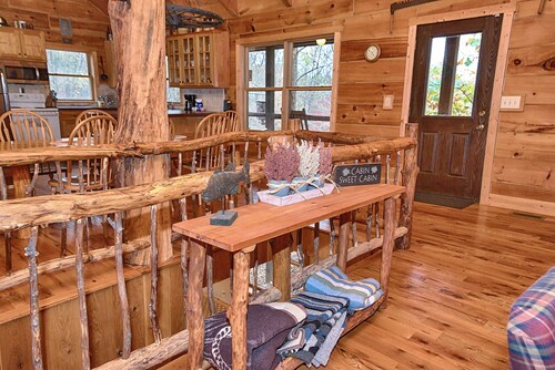 Secluded Cabin in Hocking Hills on 97 acres