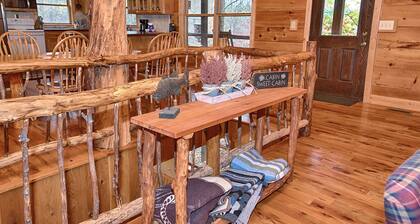 Secluded Cabin in Hocking Hills on 97 acres