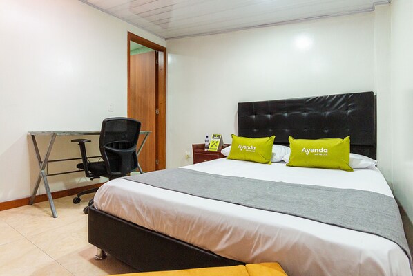 Kamar Double Standar | Seprai antialergi, meja kerja, Wi-Fi gratis, dan seprai linen