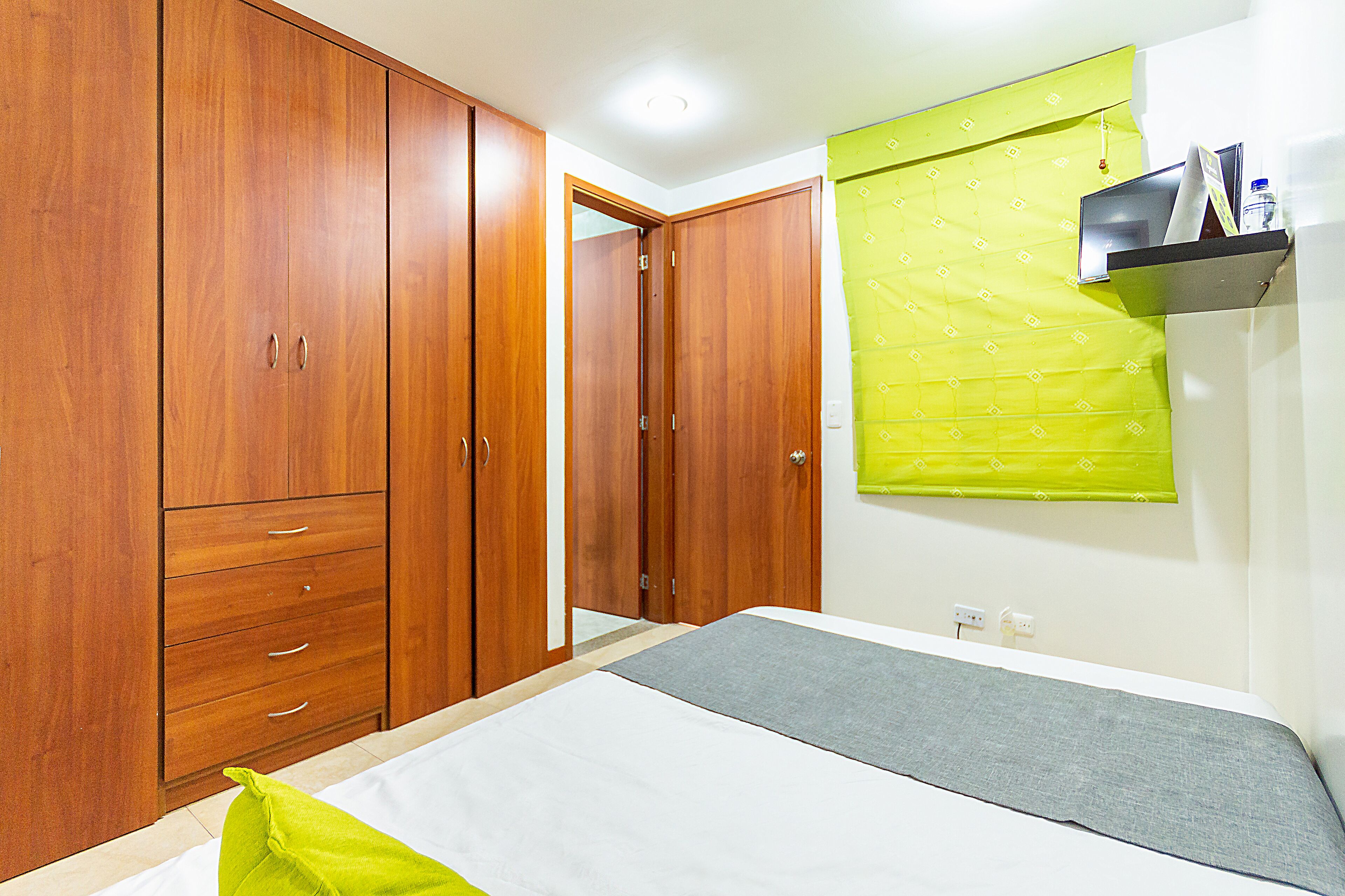 标准单人房 | 防过敏的被褥、办公桌、免费 WiFi、床单