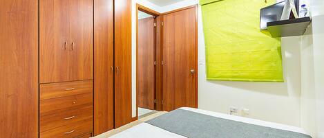 Habitación individual estándar | Ropa de cama hipoalergénica, escritorio, wifi gratis y ropa de cama