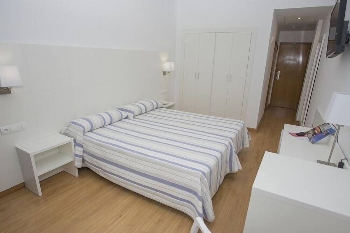 Minibar, in-room safe, desk, iron/ironing board (on request)