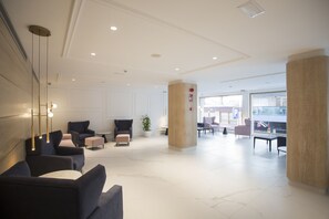 Lobby sitting area - Hotel Voramar Benidorm (Benidorm)