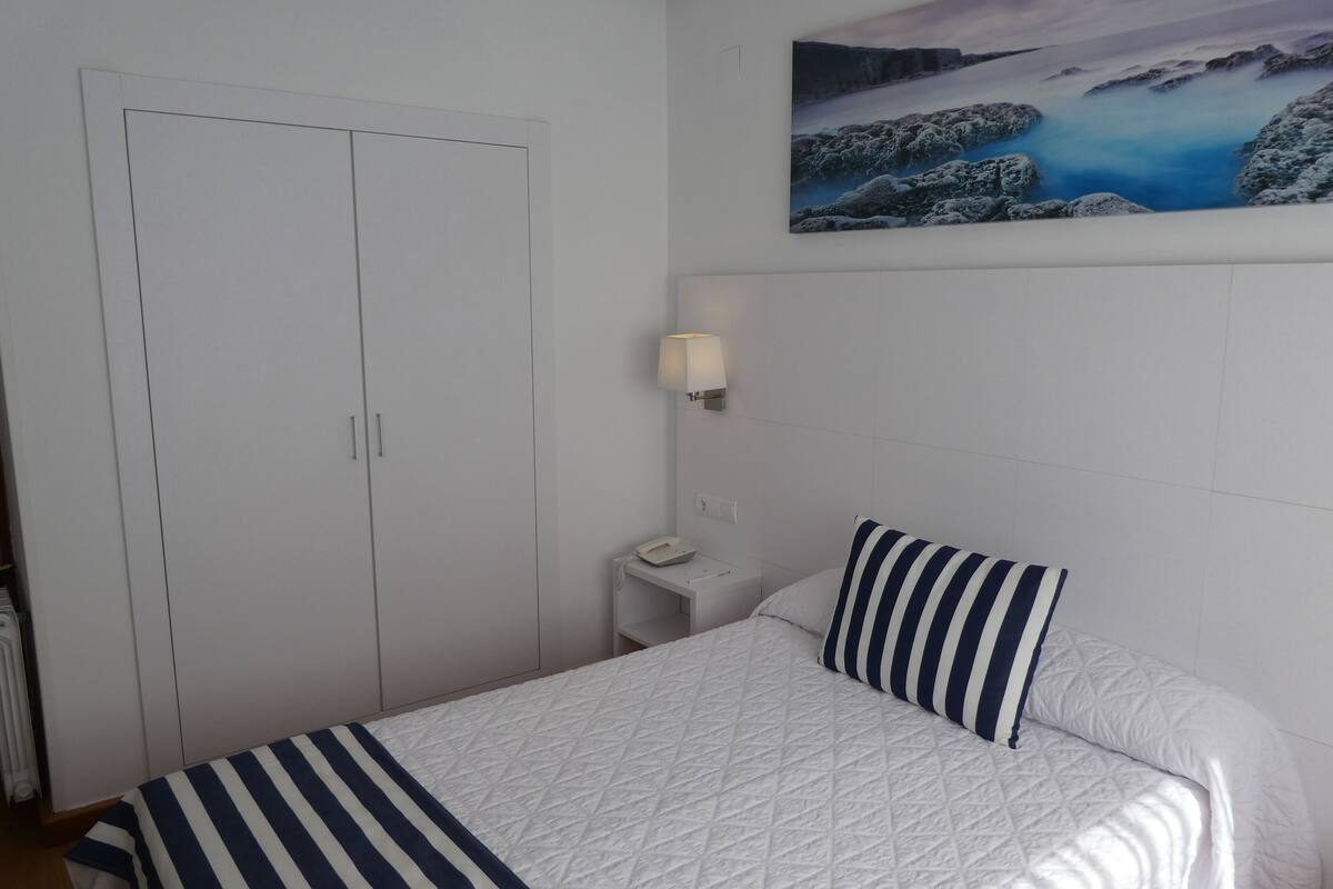 Single Room | Minibar, in-room safe, desk, iron/ironing board (on request)