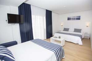 Suite Junior, balcon | 1 chambre, minibar, coffre-fort, bureau