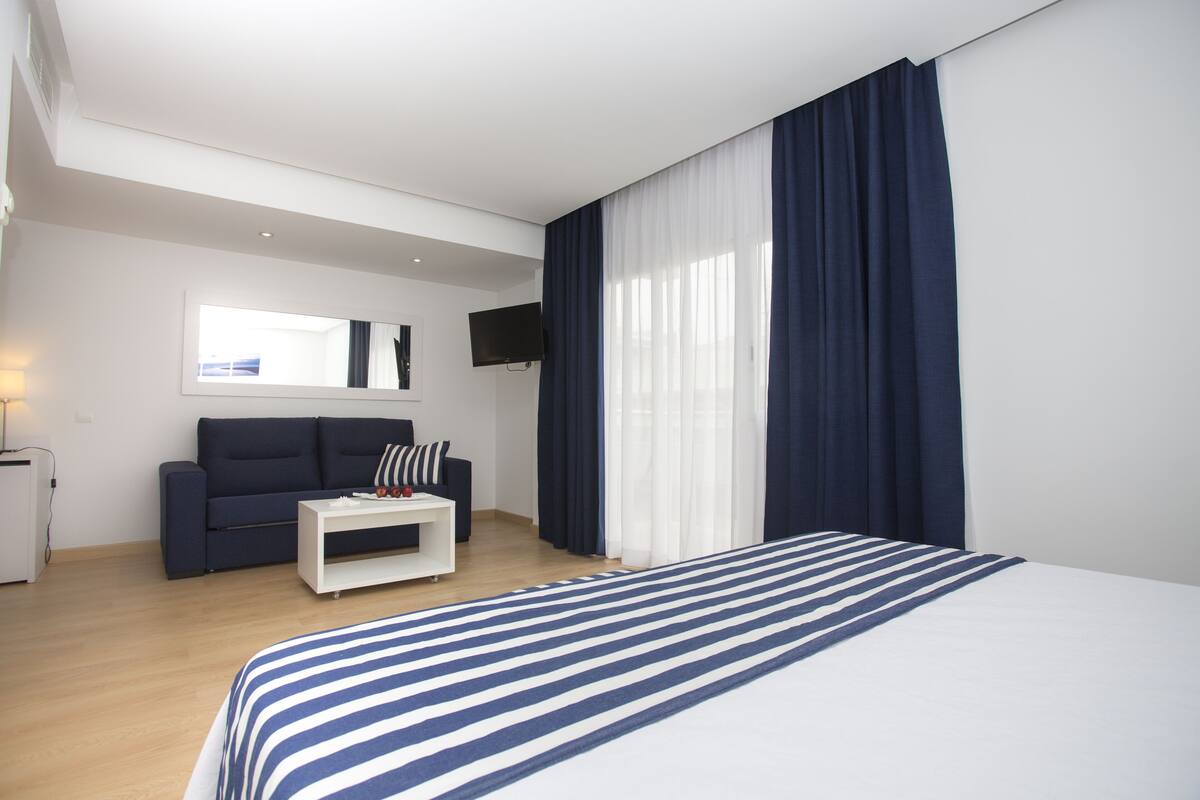 Junior Suite, Balcony | Minibar, in-room safe, desk, iron/ironing board (on request)