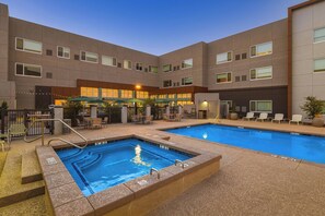 Outdoor pool - Element Sedona (Sedona)