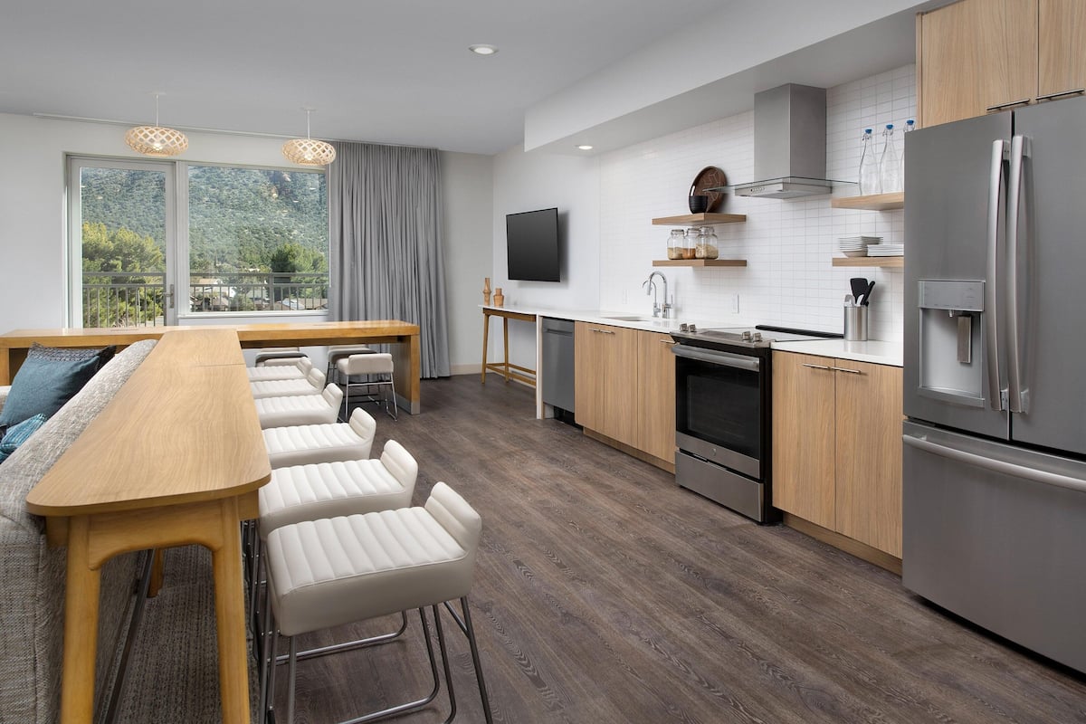 studio, 1 bedroom, non smoking | private kitchen | fridge, microwave, coffee/tea maker, toaster