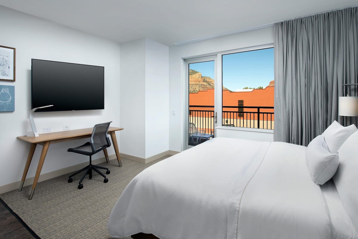 Premium bedding, in-room safe, individually furnished, desk