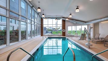 Una piscina cubierta