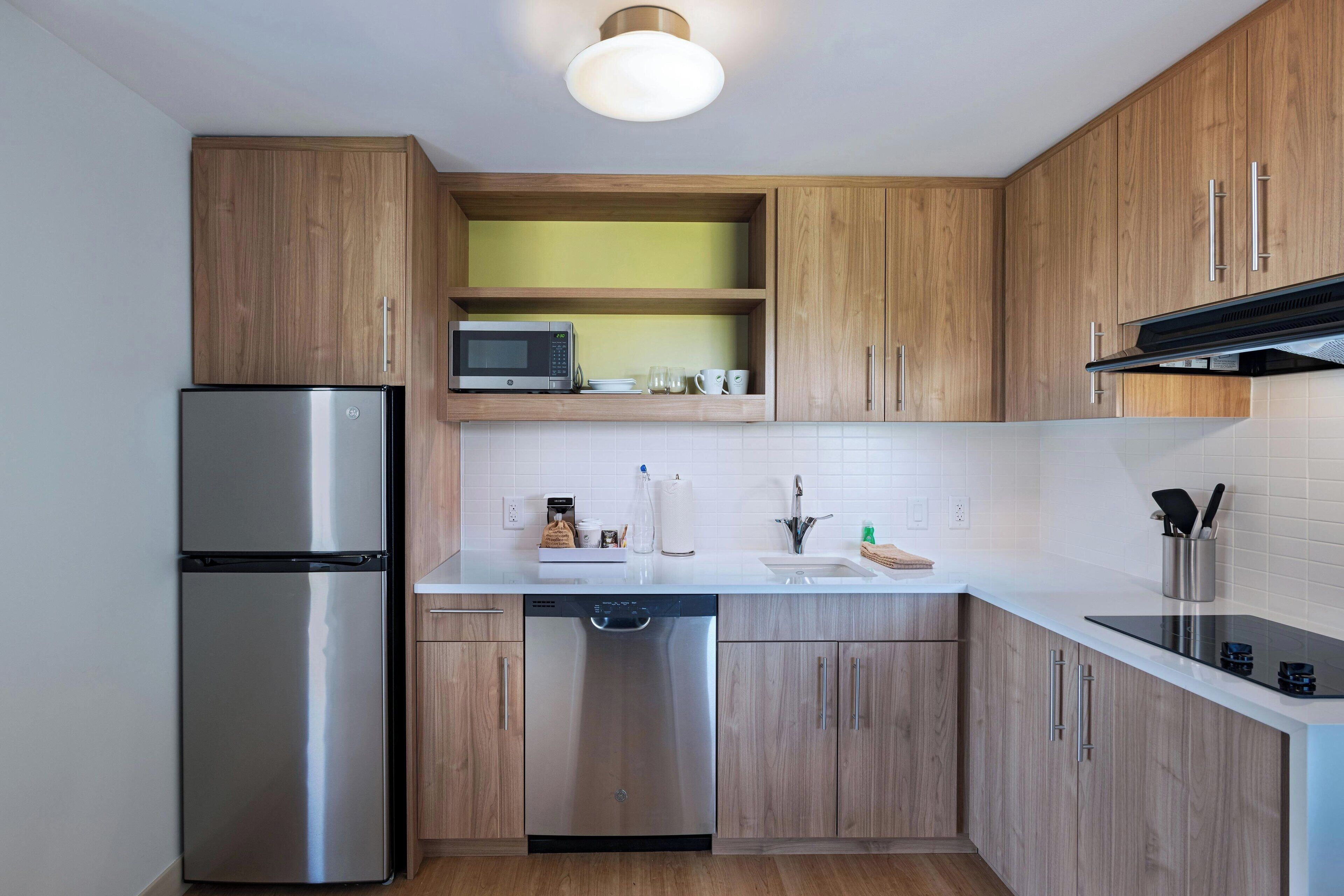 fridge, microwave, stovetop, dishwasher