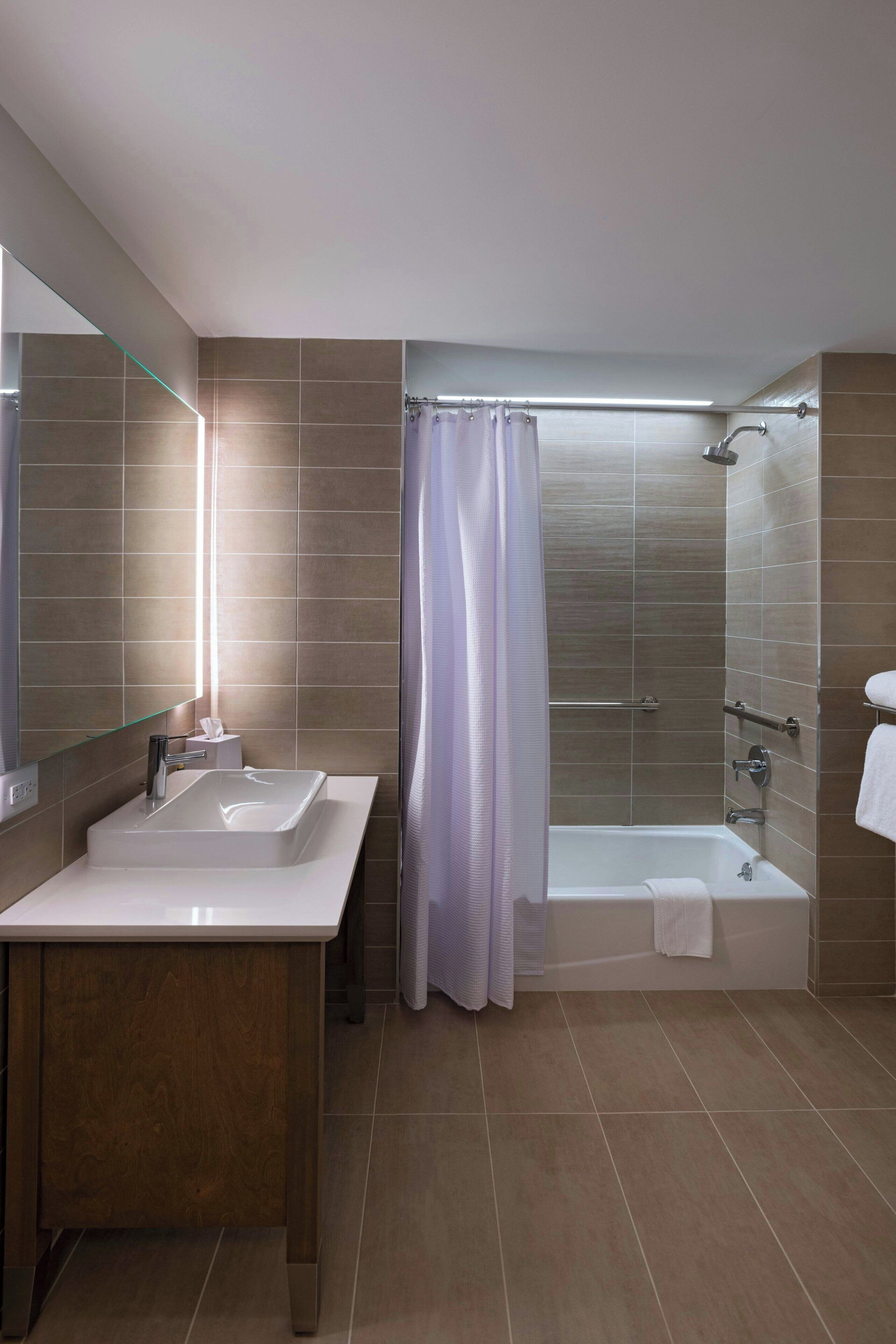 standard room, 1 king bed | bathroom | bathtub, hair dryer