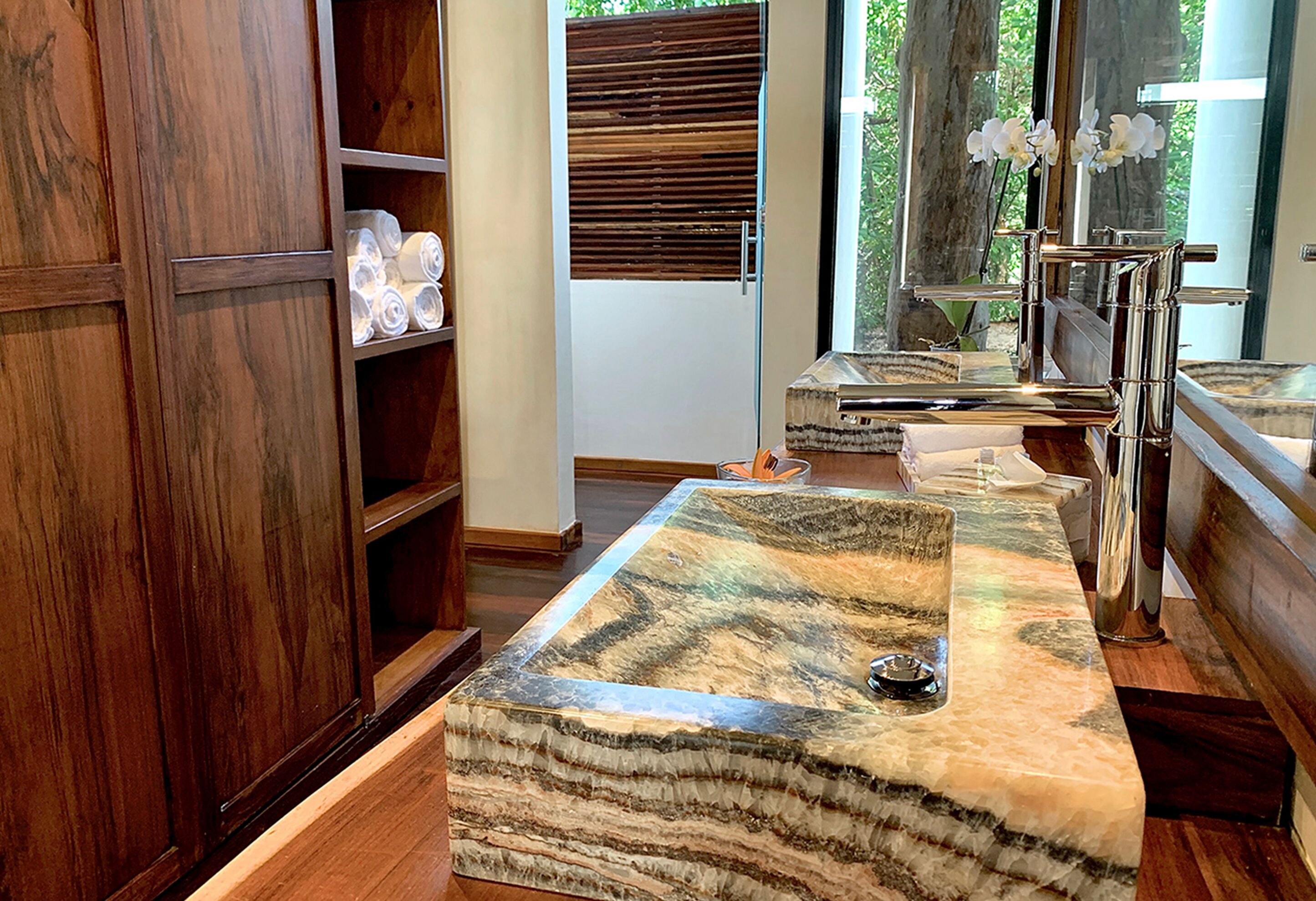 presidential suite | bathroom sink