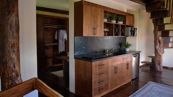 Presidential Suite | Private kitchen | Coffee/tea maker, cookware/dishes/utensils