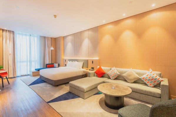 Standard Room, 1 King Bed, City View (Extra Space) - Holiday inn Express Dongguan Shatian by IHG (Dongguan)