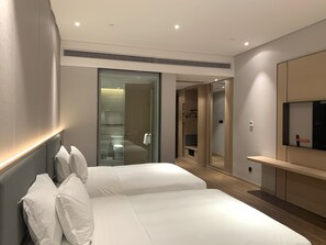 Standard Room, 1 King Bed, City View (Extra Space) | In-room safe, desk, laptop workspace, blackout drapes - Holiday inn Express Dongguan Shatian by IHG (Dongguan)