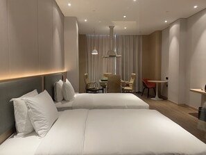 Standard Room, 1 King Bed, City View (Extra Space) - Holiday inn Express Dongguan Shatian by IHG (Dongguan)