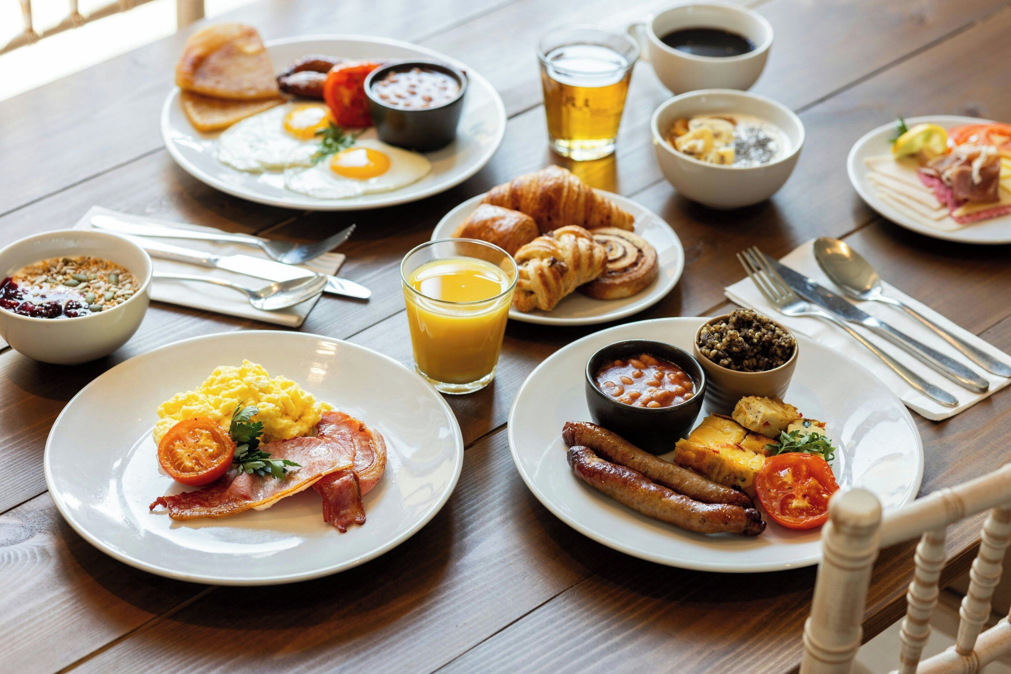 breakfast, lunch, dinner served; local and international cuisine