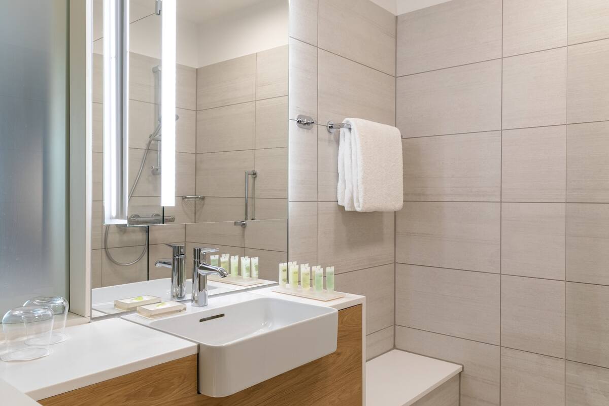 in-room safe, individually decorated, individually furnished, desk