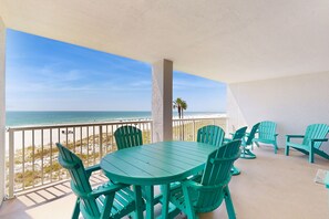 屋外ダイニングエリア