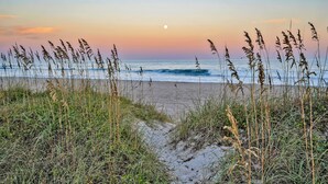 Beach - New! Pool! Sleeps 14, Sol de Mar Beach, huge views, modern, duplex unit A (Carolina Beach)
