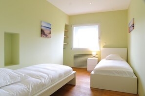 Apartment, 4 Bedrooms | 4 bedrooms, desk, iron/ironing board, cots/infant beds - Château Trompette (Bordeaux)