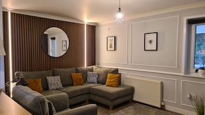 TV - Stunning Garden Apartment (Oban)