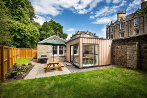 Outdoor dining - Trinity Lodge Edinburgh House (Edinburgh)
