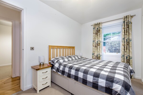2 bedrooms, iron/ironing board, travel cot, free WiFi