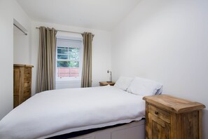 2 bedrooms, iron/ironing board, travel crib, free WiFi