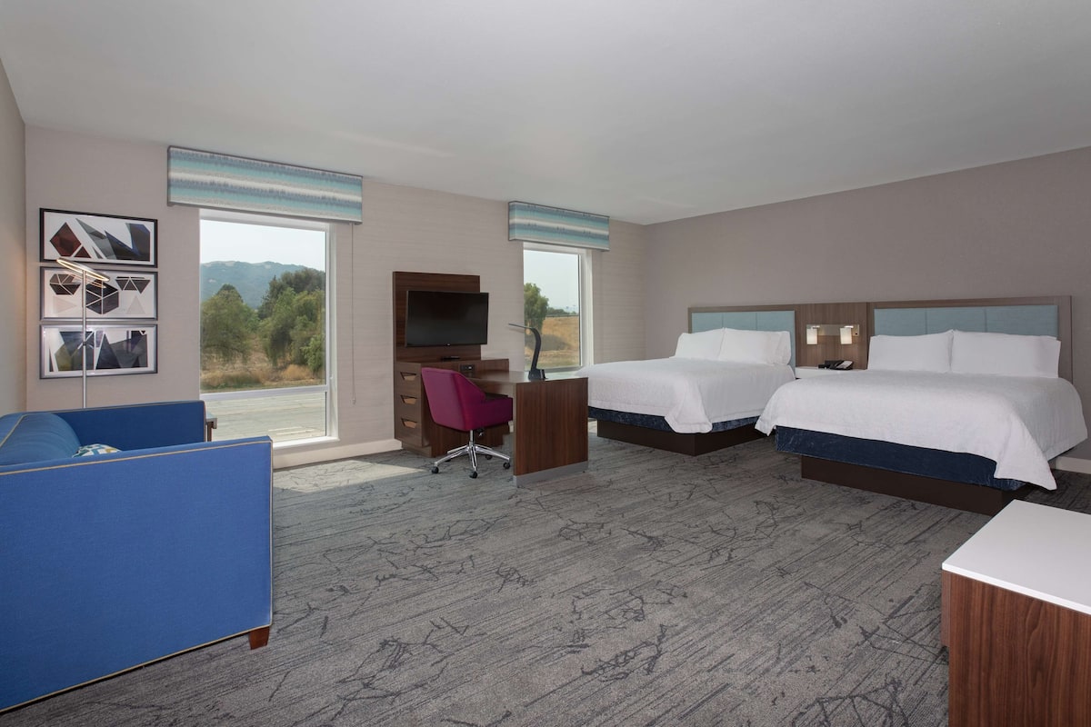 Studio, 2 Queen Beds, Refrigerator & Microwave (Wet bar) | Desk, laptop workspace, free WiFi, bed sheets
