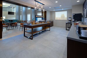 Tägliches inbegriffenes kontinentales Frühstück