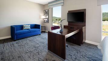 Studio, 1 King Bed, Refrigerator & Microwave