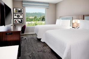 Escritorio, espacio para trabajar con laptop y wifi gratis